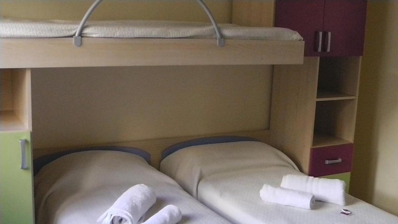 Hotel Villa Lorena Rimini Oda fotoğraf