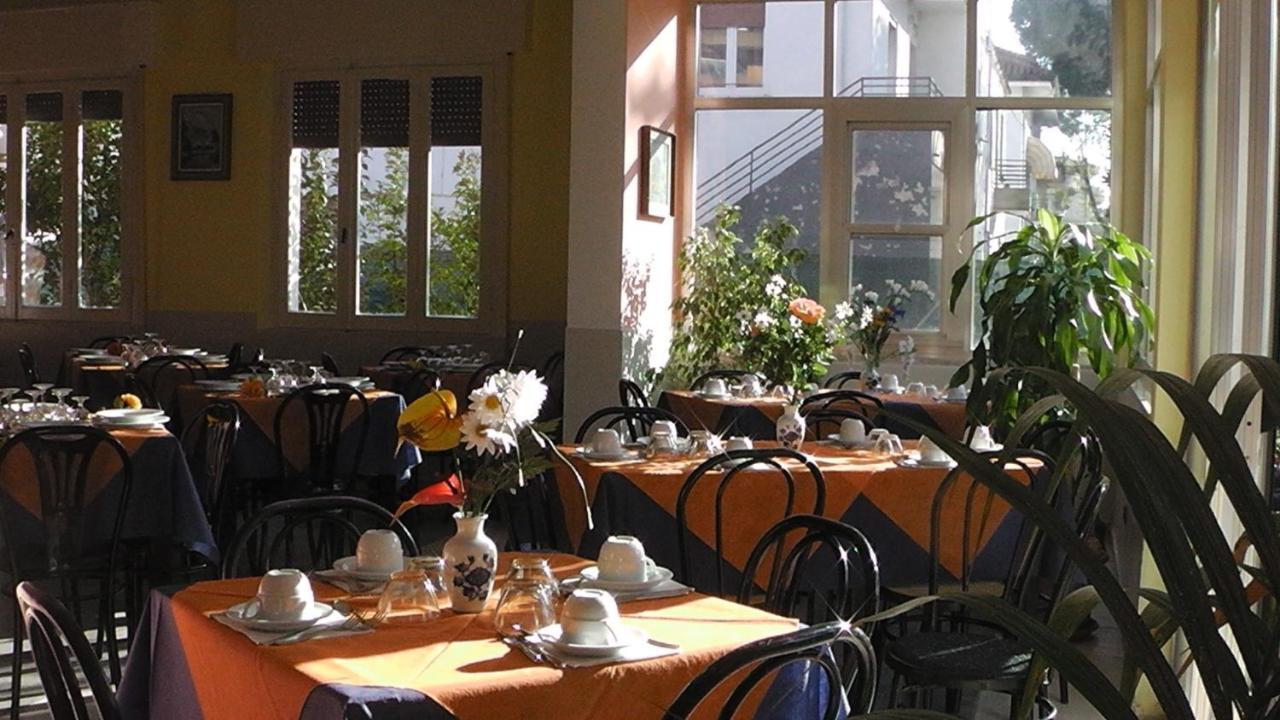 Hotel Villa Lorena Rimini Dış mekan fotoğraf