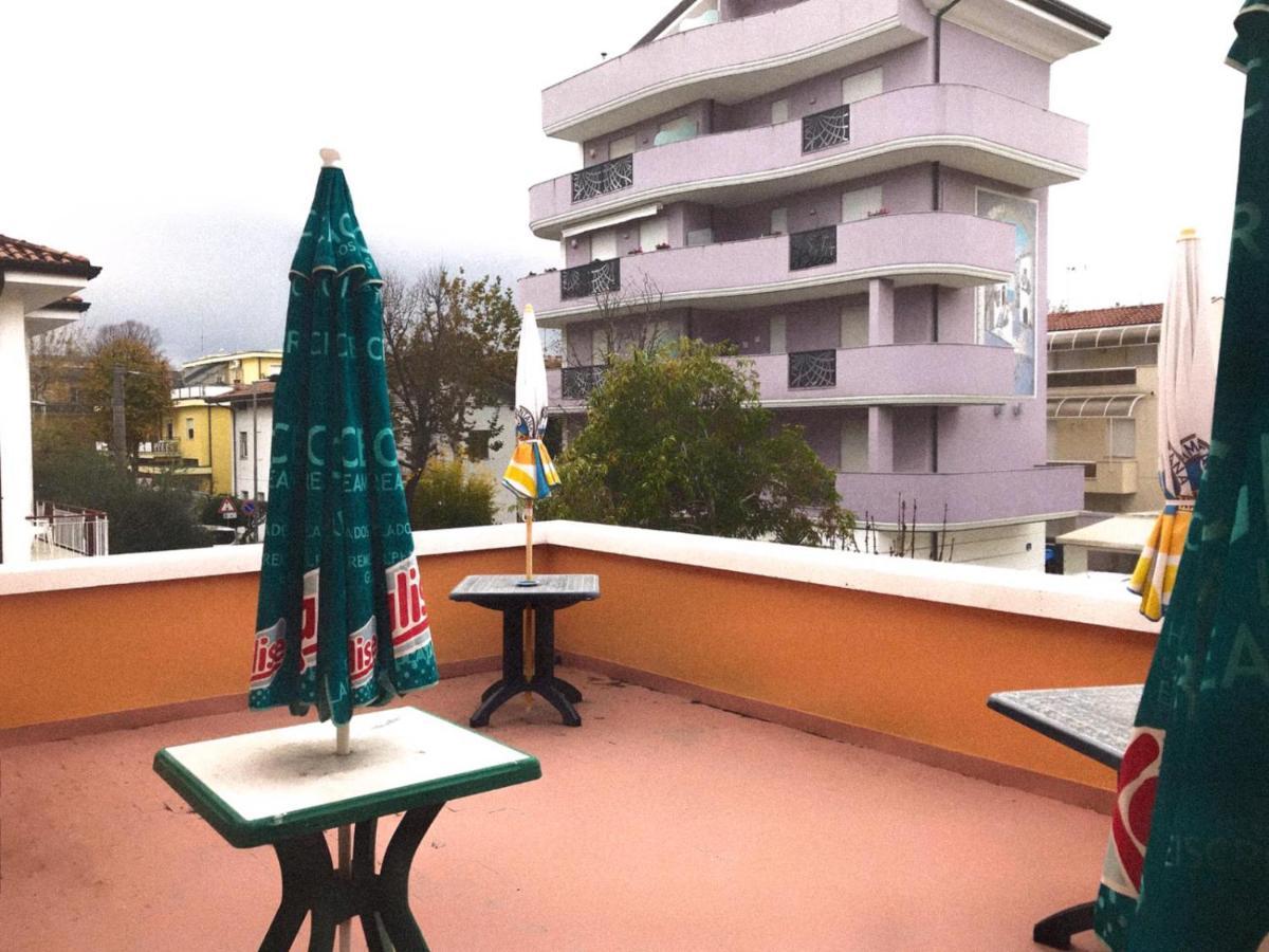 Hotel Villa Lorena Rimini Dış mekan fotoğraf