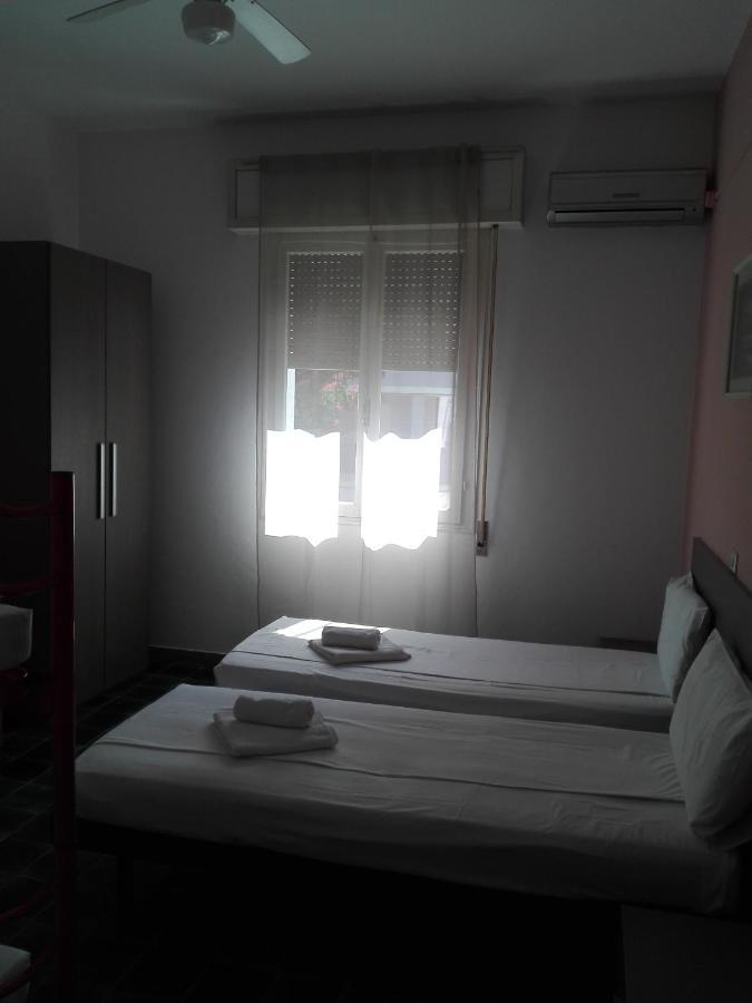 Hotel Villa Lorena Rimini Dış mekan fotoğraf