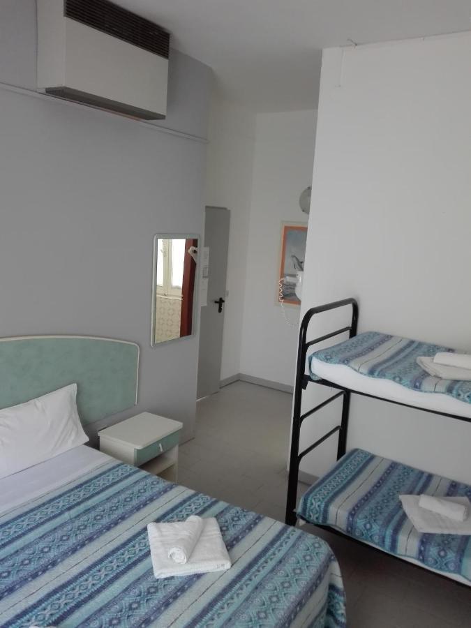 Hotel Villa Lorena Rimini Dış mekan fotoğraf