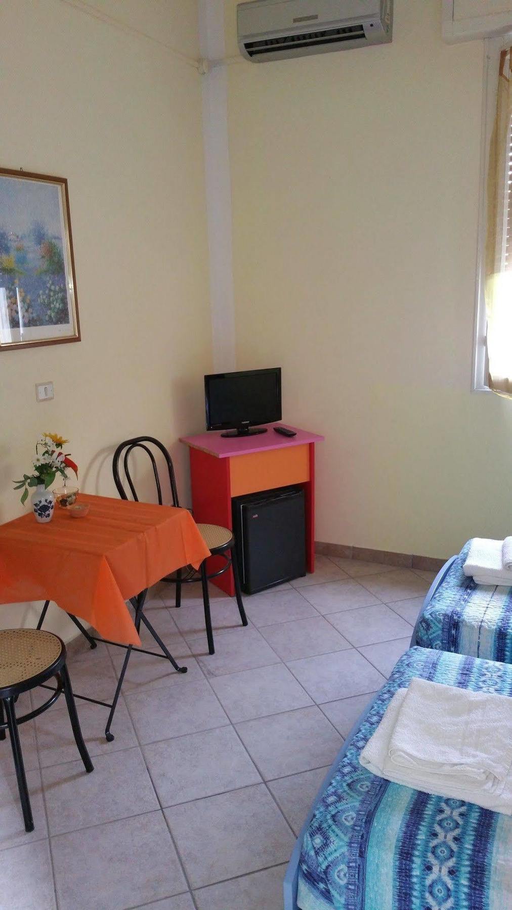 Hotel Villa Lorena Rimini Dış mekan fotoğraf