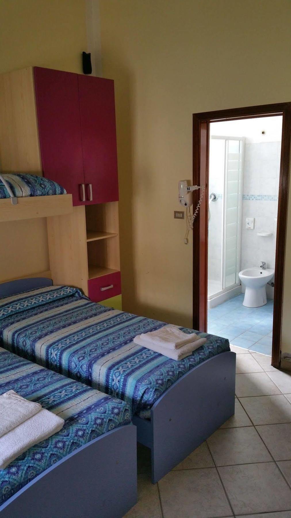Hotel Villa Lorena Rimini Dış mekan fotoğraf