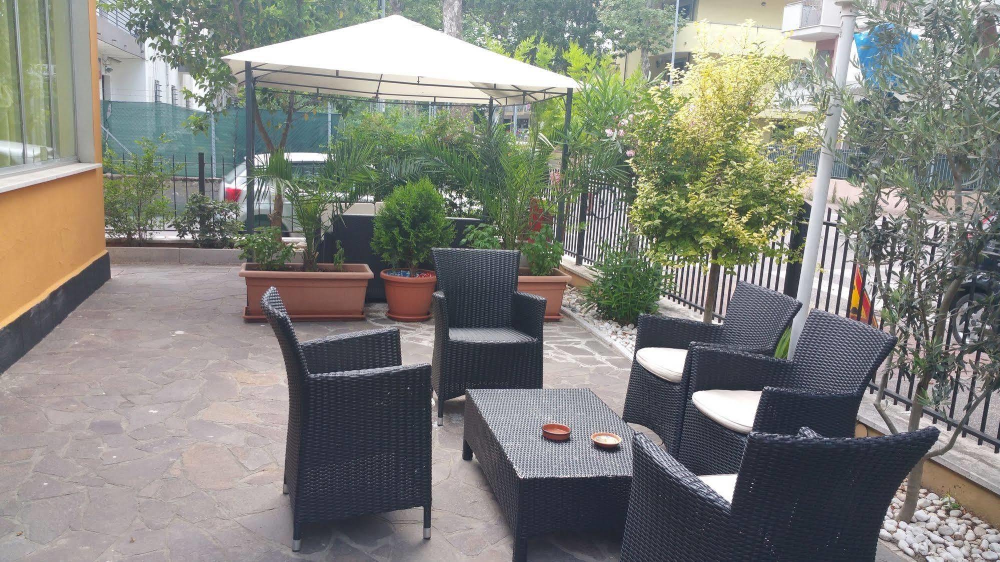 Hotel Villa Lorena Rimini Dış mekan fotoğraf
